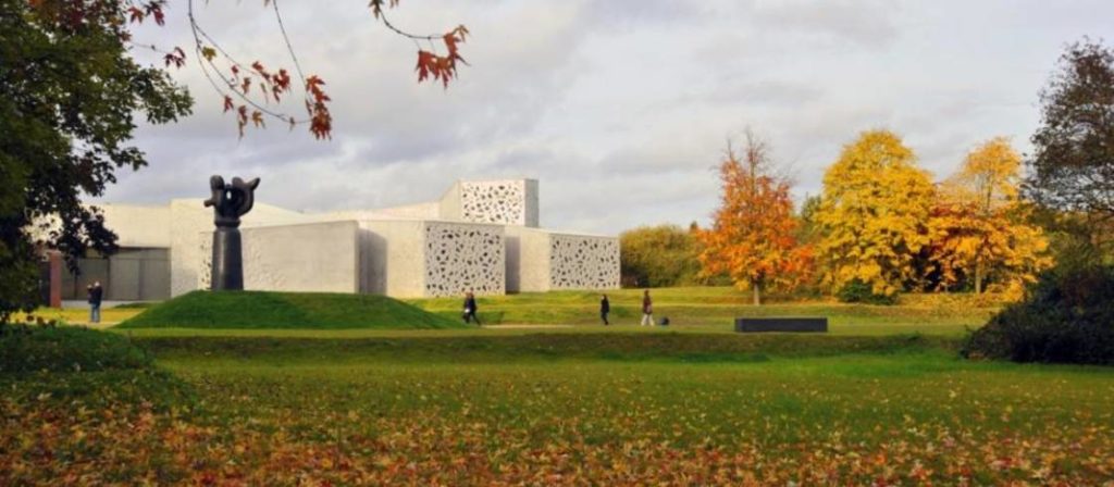 https://mdw-travel-data-us-east-1.s3.amazonaws.com/img/country/France/LAM---Lille-Metropole-Museum-of-Modern-Contemporary-and-Outsider-Art/img_01.jpg