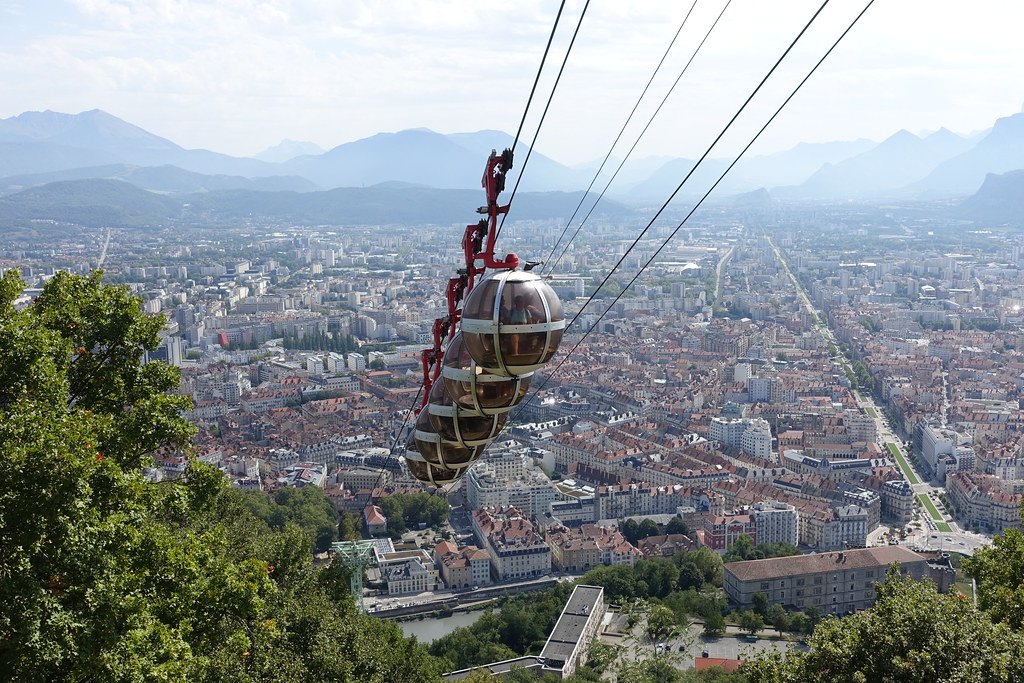 https://mdw-travel-data-us-east-1.s3.amazonaws.com/img/country/France/La-Bastille-Cable-Car/img_01.jpg
