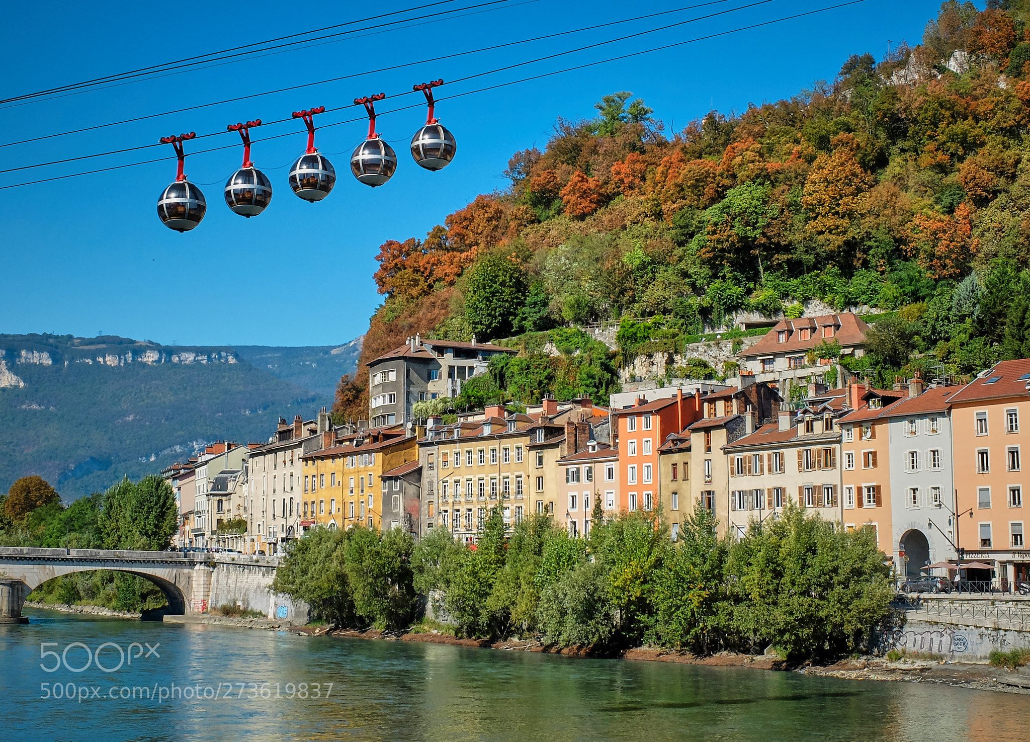 https://mdw-travel-data-us-east-1.s3.amazonaws.com/img/country/France/La-Bastille-Cable-Car/img_02.jpg