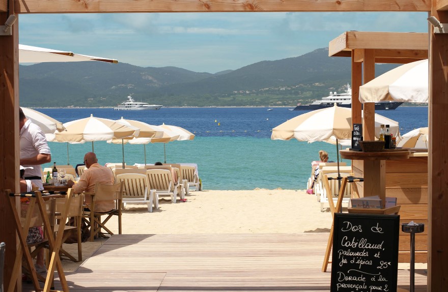 https://mdw-travel-data-us-east-1.s3.amazonaws.com/img/country/France/La-Bouillabaisse-Beach/img_03.jpg