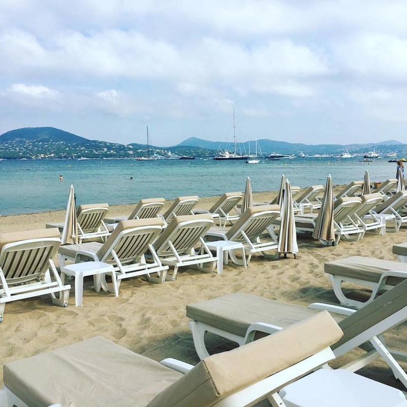 https://mdw-travel-data-us-east-1.s3.amazonaws.com/img/country/France/La-Bouillabaisse-Beach/img_04.jpg