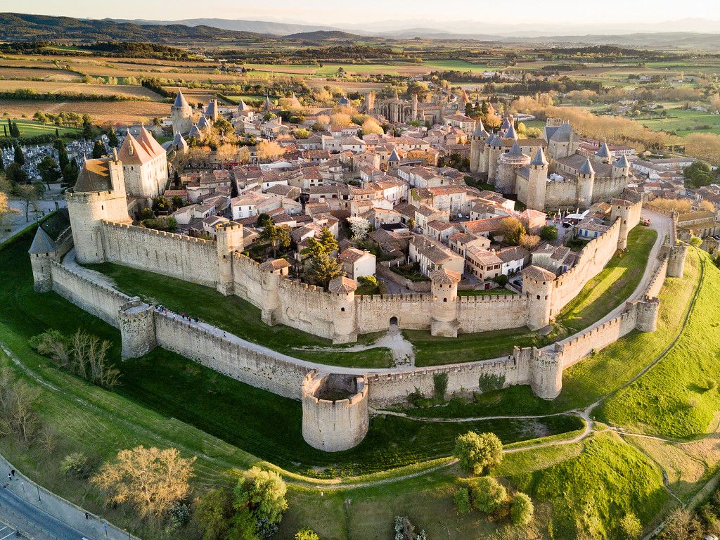 https://mdw-travel-data-us-east-1.s3.amazonaws.com/img/country/France/La-Cite-Medievale-de-Carcassonne/img_02.jpg