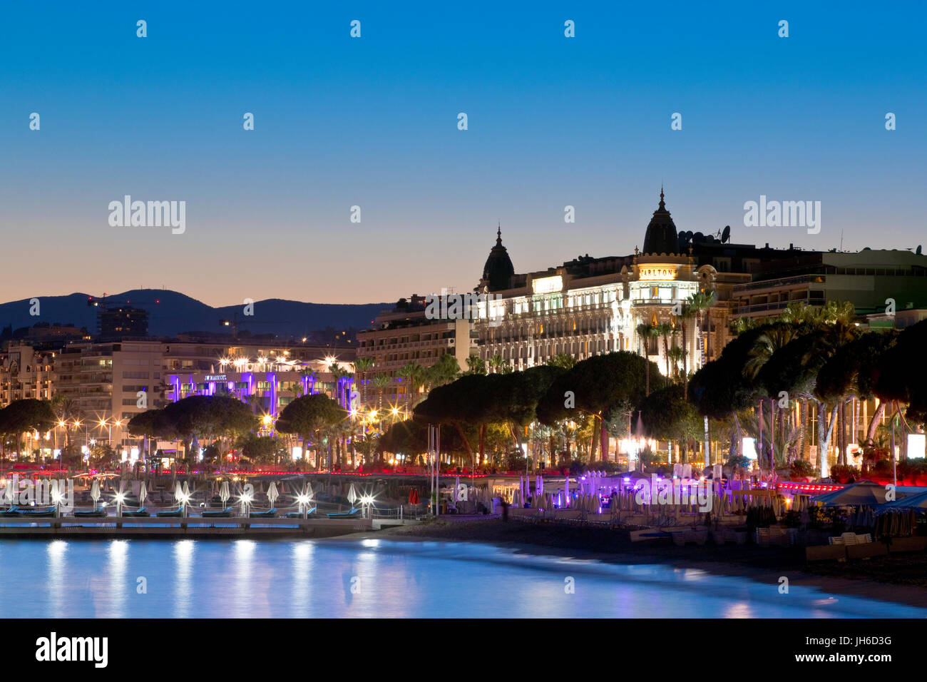 https://mdw-travel-data-us-east-1.s3.amazonaws.com/img/country/France/La-Croisette/img_02.jpg