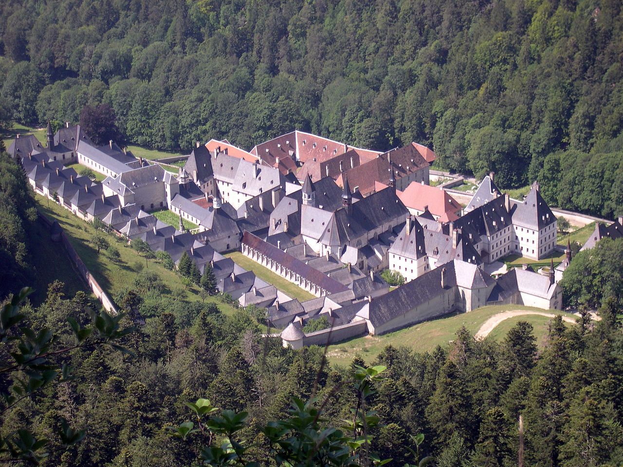 https://mdw-travel-data-us-east-1.s3.amazonaws.com/img/country/France/La-Grande-Chartreuse/img_01.jpg