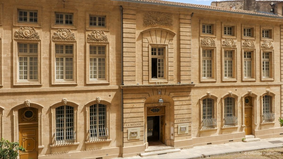 https://mdw-travel-data-us-east-1.s3.amazonaws.com/img/country/France/La-Mirande/img_02.jpg