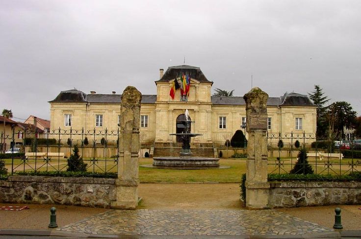 https://mdw-travel-data-us-east-1.s3.amazonaws.com/img/country/France/La-Mirande/img_03.jpg