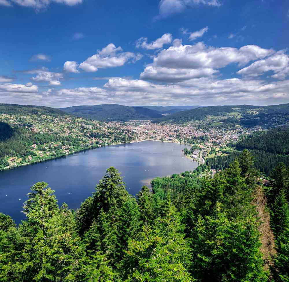 https://mdw-travel-data-us-east-1.s3.amazonaws.com/img/country/France/Lac-de-Gerardmer/img_01.jpg