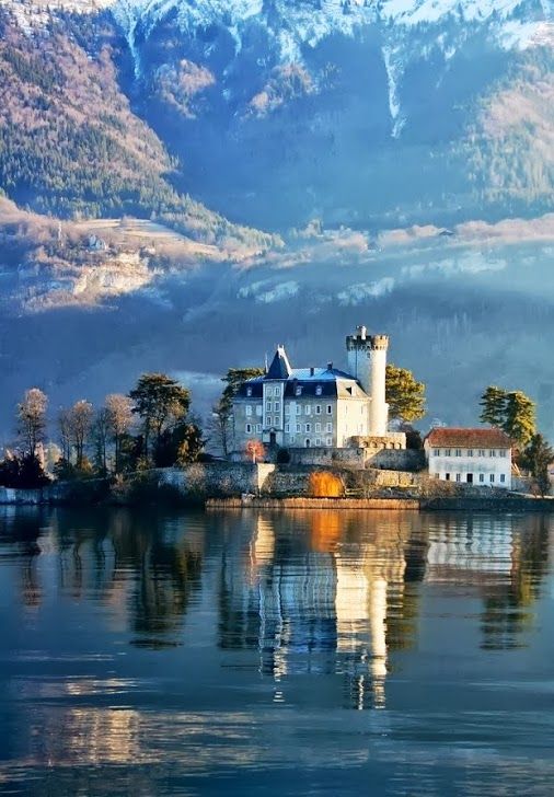 https://mdw-travel-data-us-east-1.s3.amazonaws.com/img/country/France/Lake-Annecy-Cruises/img_03.jpg