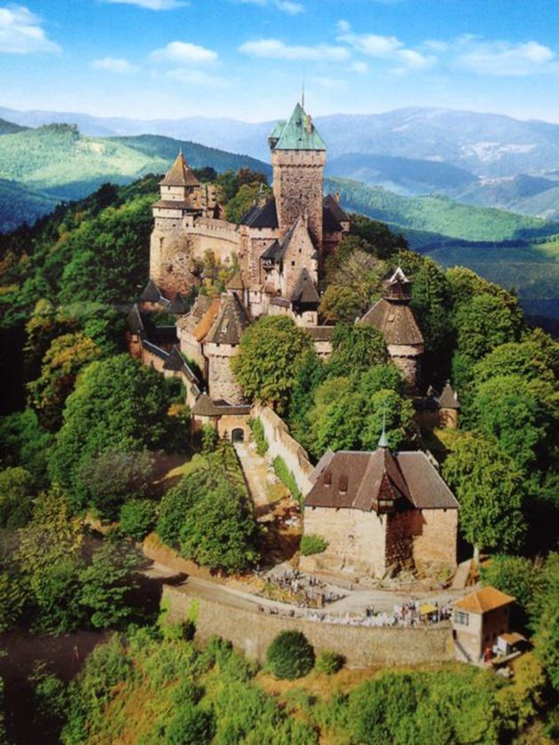 https://mdw-travel-data-us-east-1.s3.amazonaws.com/img/country/France/Le-Chateau-du-Haut-Koenigsbourg/img_01.jpg
