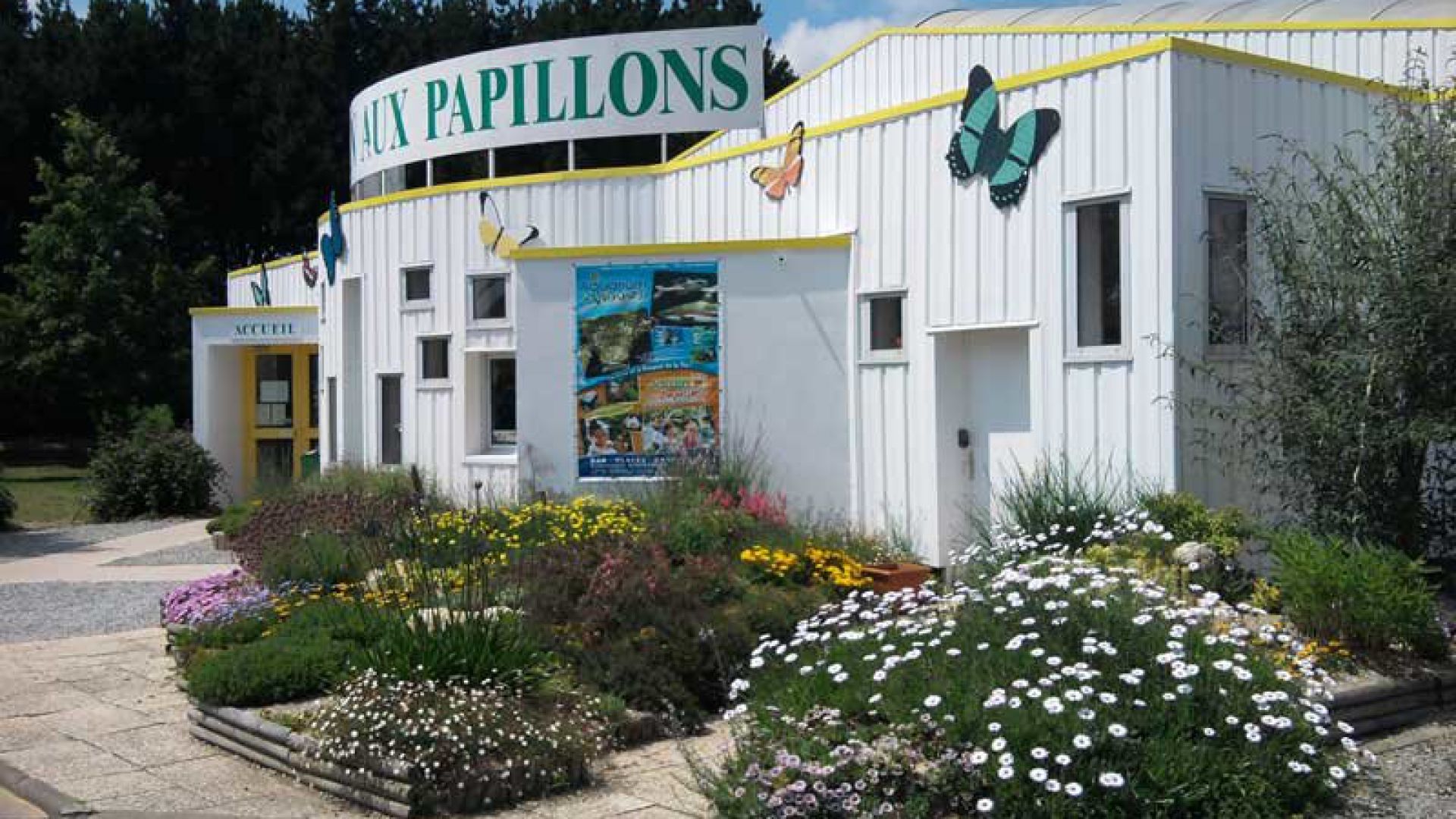 https://mdw-travel-data-us-east-1.s3.amazonaws.com/img/country/France/Le-Jardin-des-Papillons/img_01.jpg