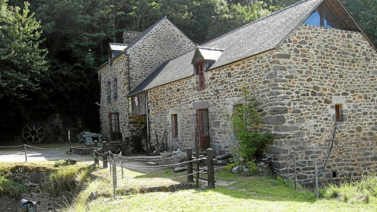 https://mdw-travel-data-us-east-1.s3.amazonaws.com/img/country/France/Le-Moulin-du-Prat/img_04.jpg