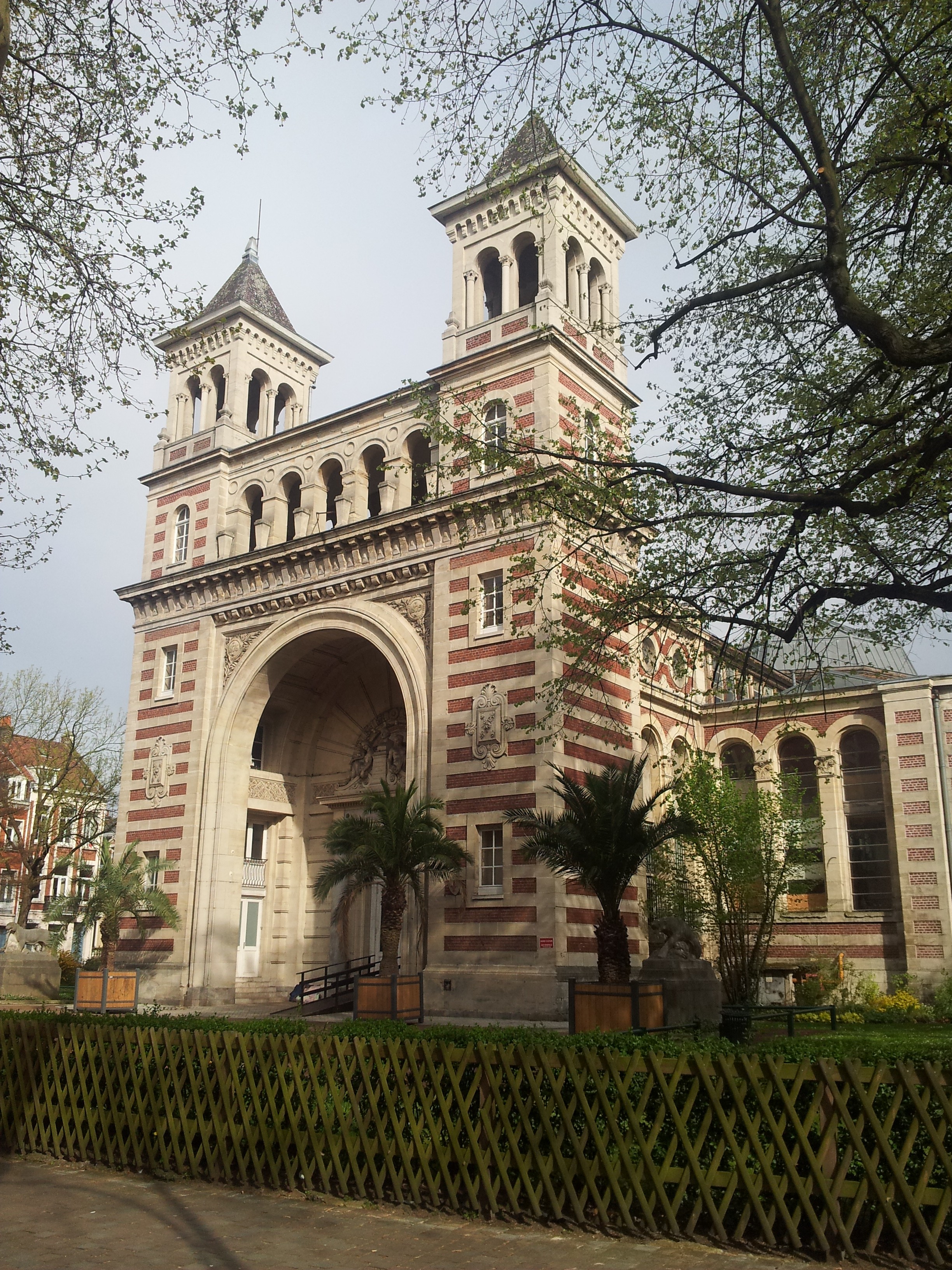 https://mdw-travel-data-us-east-1.s3.amazonaws.com/img/country/France/Le-Palais-Rameau/img_03.jpg