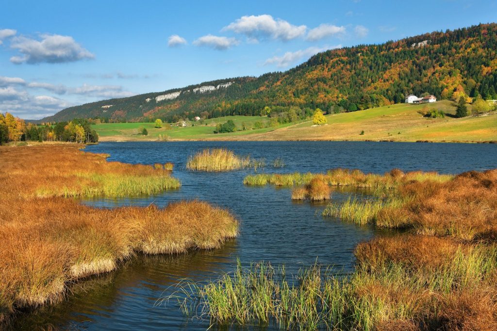 https://mdw-travel-data-us-east-1.s3.amazonaws.com/img/country/France/Le-Parc-Naturel-Regional-du-Haut-Jura/img_01.jpg