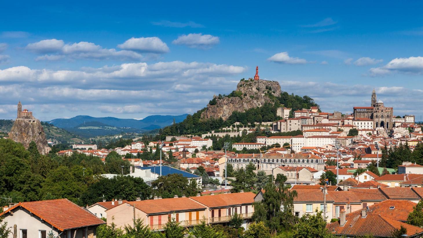 https://mdw-travel-data-us-east-1.s3.amazonaws.com/img/country/France/Le-Puy-en-Velay/img_02.jpg