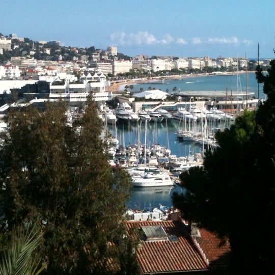 https://mdw-travel-data-us-east-1.s3.amazonaws.com/img/country/France/Le-Suquet/img_03.jpg