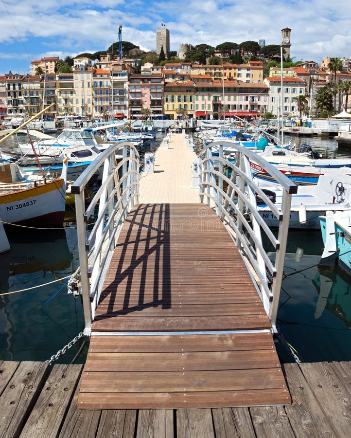 https://mdw-travel-data-us-east-1.s3.amazonaws.com/img/country/France/Le-Suquet/img_05.jpg