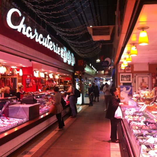 https://mdw-travel-data-us-east-1.s3.amazonaws.com/img/country/France/Les-Halles-de-Lyon---Paul-Bocuse/img_02.jpg