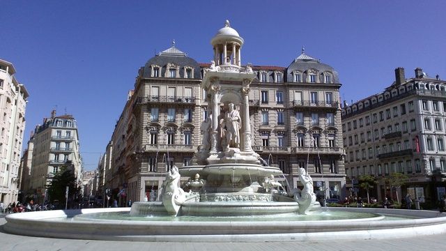 https://mdw-travel-data-us-east-1.s3.amazonaws.com/img/country/France/Les-Jacobins/img_04.jpg