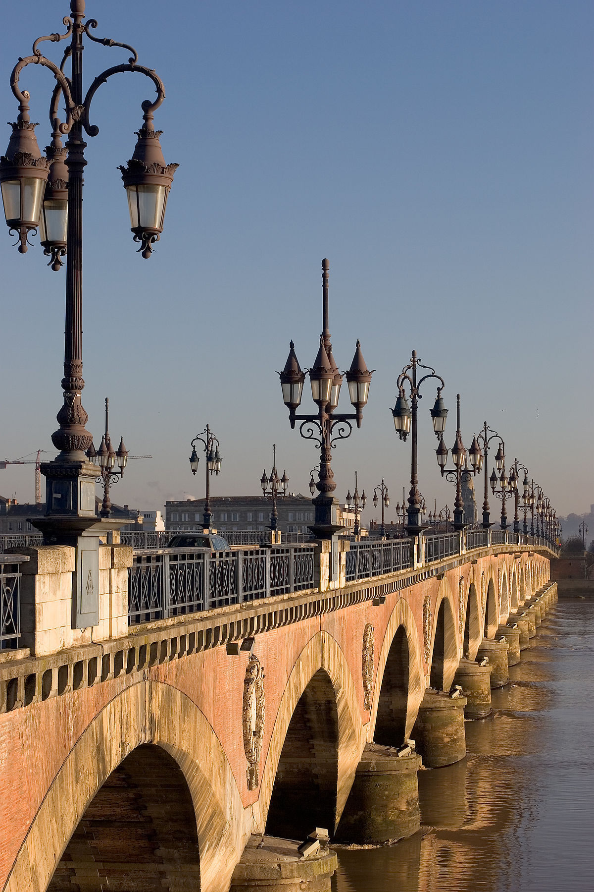 https://mdw-travel-data-us-east-1.s3.amazonaws.com/img/country/France/Les-Quais-de-Bordeaux/img_02.jpg
