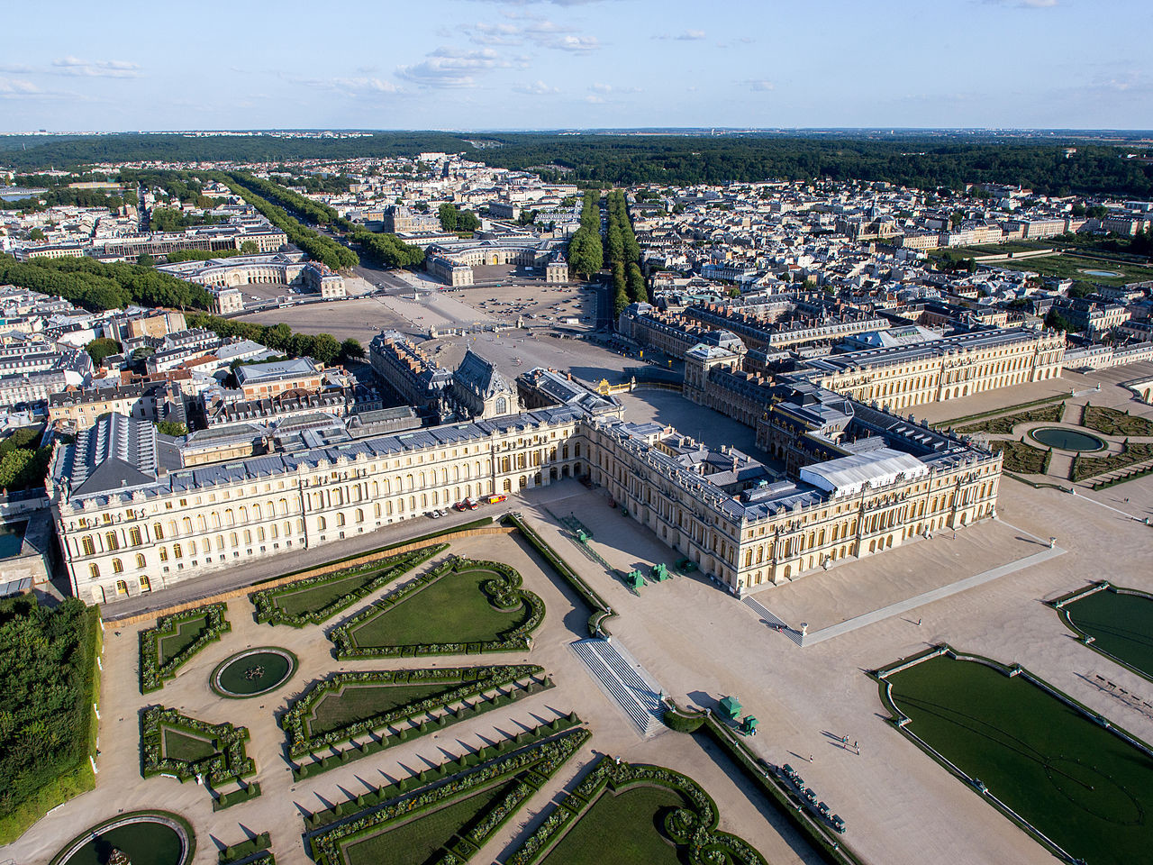 https://mdw-travel-data-us-east-1.s3.amazonaws.com/img/country/France/Les-Trois-Epis/img_01.jpg