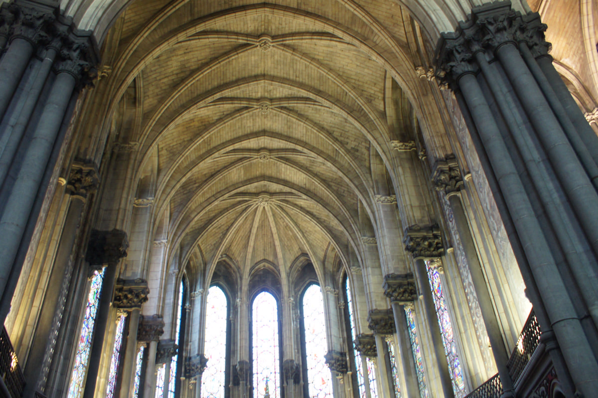 https://mdw-travel-data-us-east-1.s3.amazonaws.com/img/country/France/Lille-Cathedral/img_03.jpg