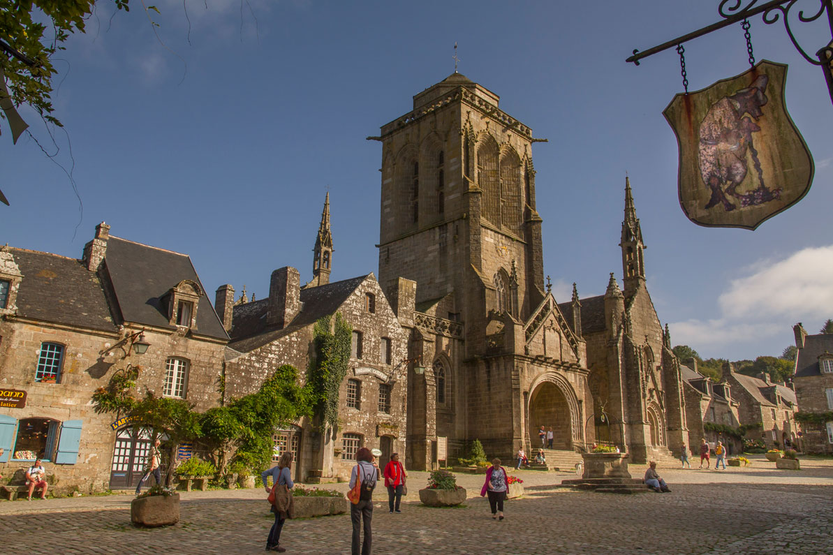 https://mdw-travel-data-us-east-1.s3.amazonaws.com/img/country/France/Locronan/img_01.jpg