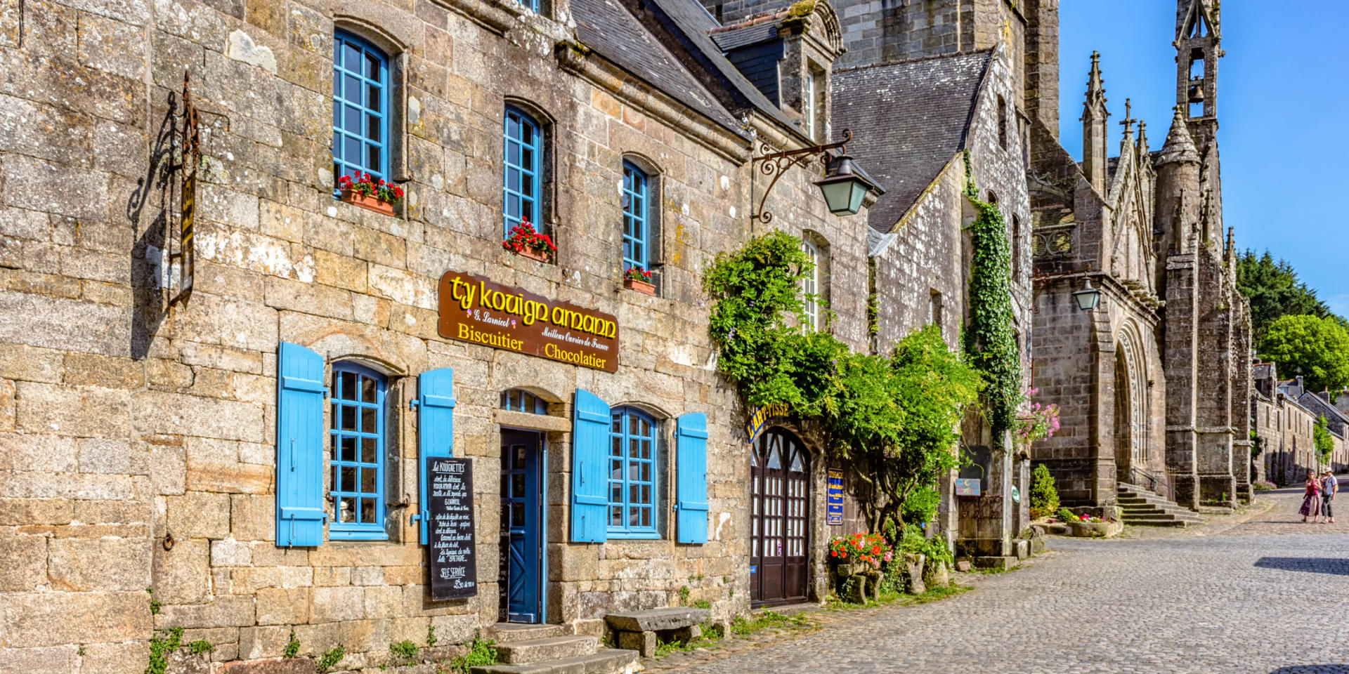 https://mdw-travel-data-us-east-1.s3.amazonaws.com/img/country/France/Locronan/img_03.jpg