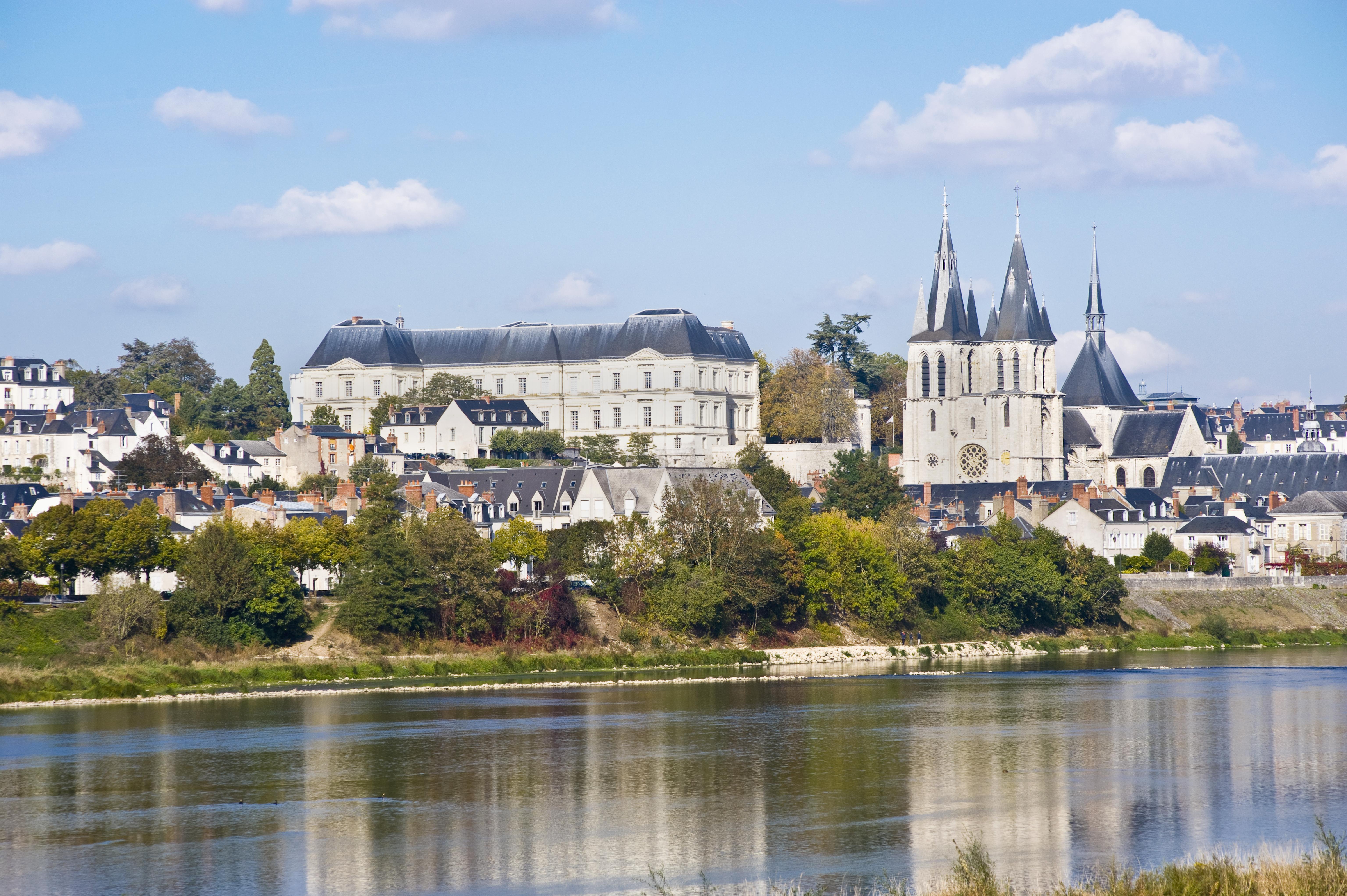 https://mdw-travel-data-us-east-1.s3.amazonaws.com/img/country/France/Loire-River/img_01.jpg