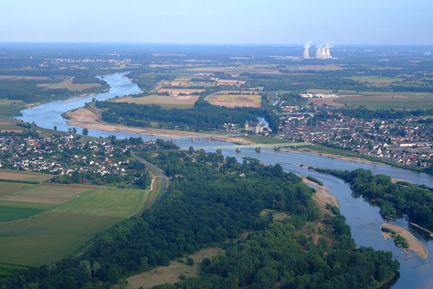 https://mdw-travel-data-us-east-1.s3.amazonaws.com/img/country/France/Loire-River/img_03.jpg