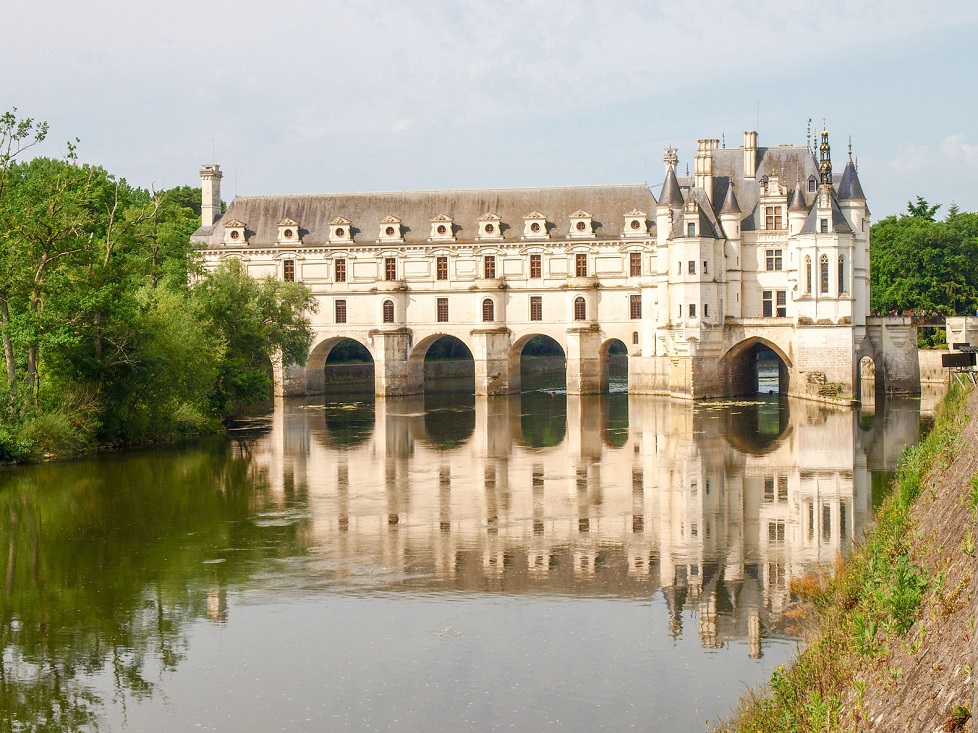 https://mdw-travel-data-us-east-1.s3.amazonaws.com/img/country/France/Loire-River/img_05.jpg