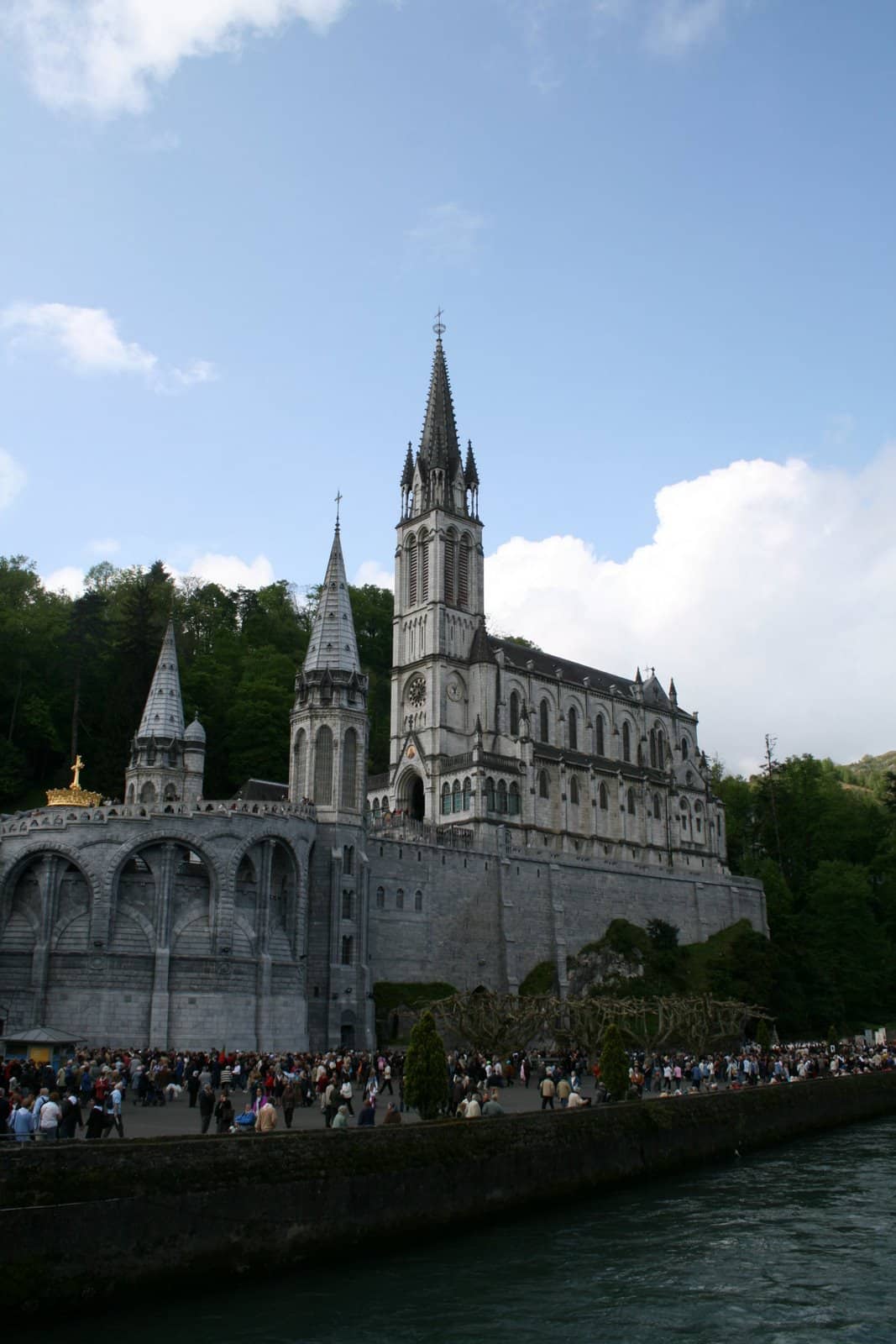 https://mdw-travel-data-us-east-1.s3.amazonaws.com/img/country/France/Lourdes/img_03.jpg