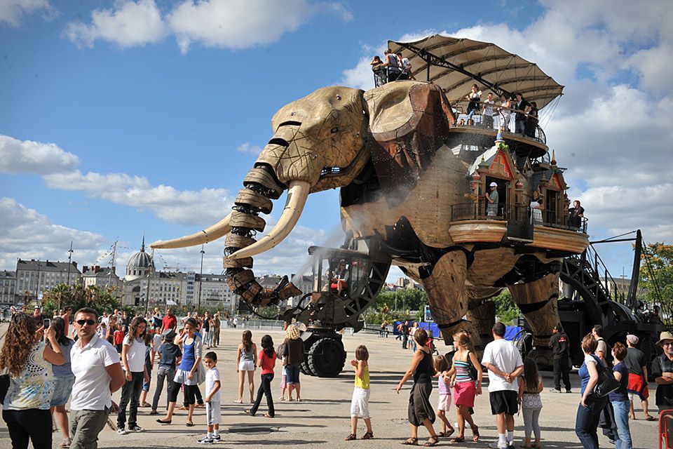 https://mdw-travel-data-us-east-1.s3.amazonaws.com/img/country/France/Machines-de-lIle/img_02.jpg