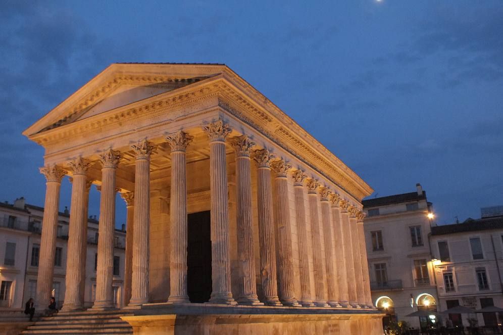 https://mdw-travel-data-us-east-1.s3.amazonaws.com/img/country/France/Maison-Carree/img_04.jpg