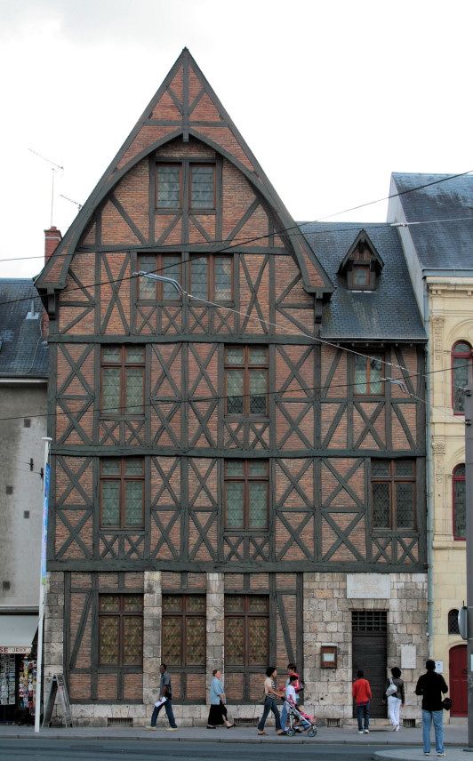 https://mdw-travel-data-us-east-1.s3.amazonaws.com/img/country/France/Maison-de-Jeanne-dArc/img_02.jpg