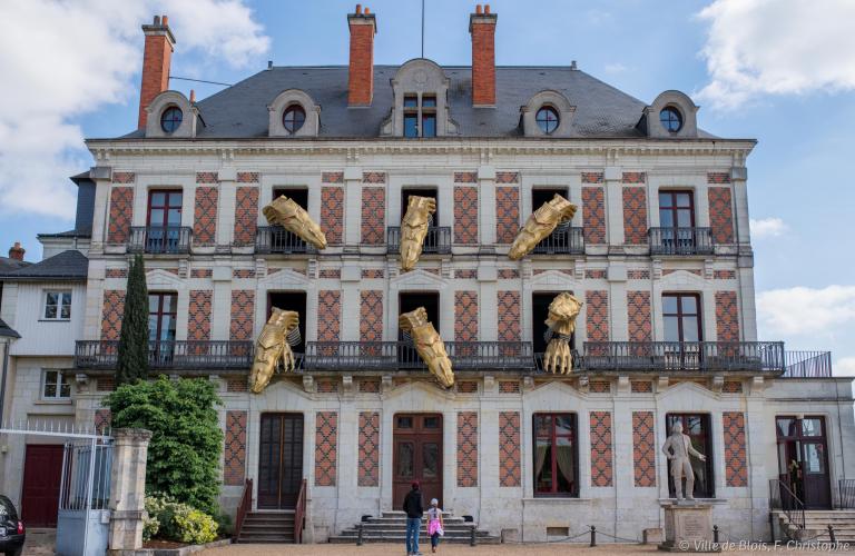 https://mdw-travel-data-us-east-1.s3.amazonaws.com/img/country/France/Maison-de-la-Magie-Robert-Houdin/img_03.jpg