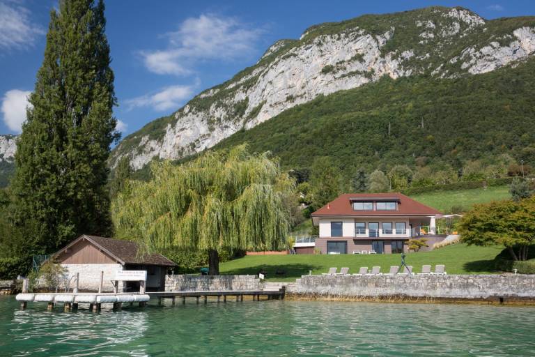 https://mdw-travel-data-us-east-1.s3.amazonaws.com/img/country/France/Maison-de-la-Nature-Veyrier-du-Lac/img_04.jpg