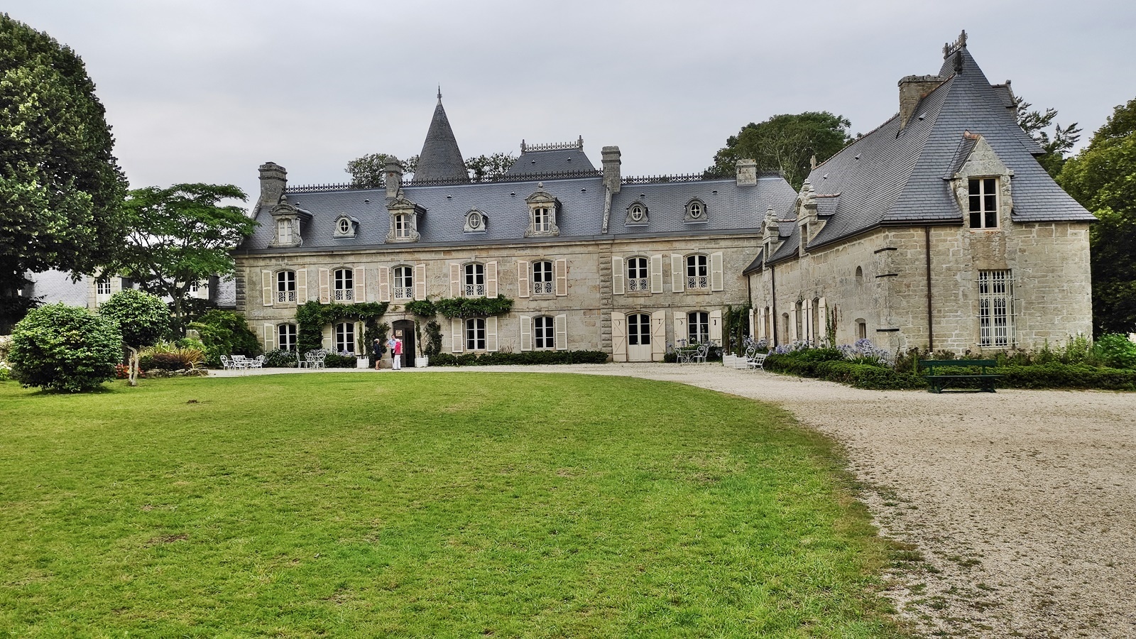 https://mdw-travel-data-us-east-1.s3.amazonaws.com/img/country/France/Manoir-de-Kerazan/img_01.jpg
