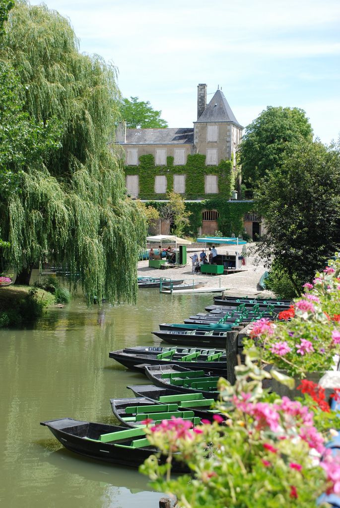 https://mdw-travel-data-us-east-1.s3.amazonaws.com/img/country/France/Marais-Poitevin/img_01.jpg