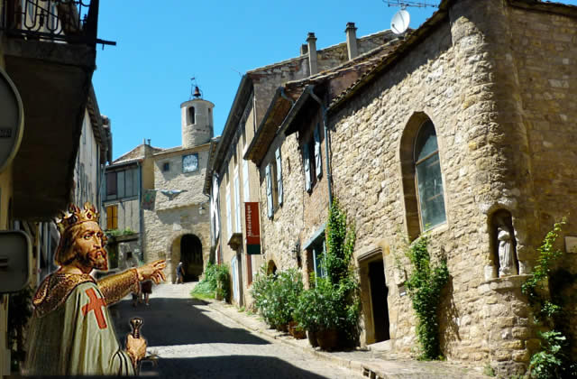 https://mdw-travel-data-us-east-1.s3.amazonaws.com/img/country/France/Medieval-City-of-Cordes-sur-Ciel/img_02.jpg