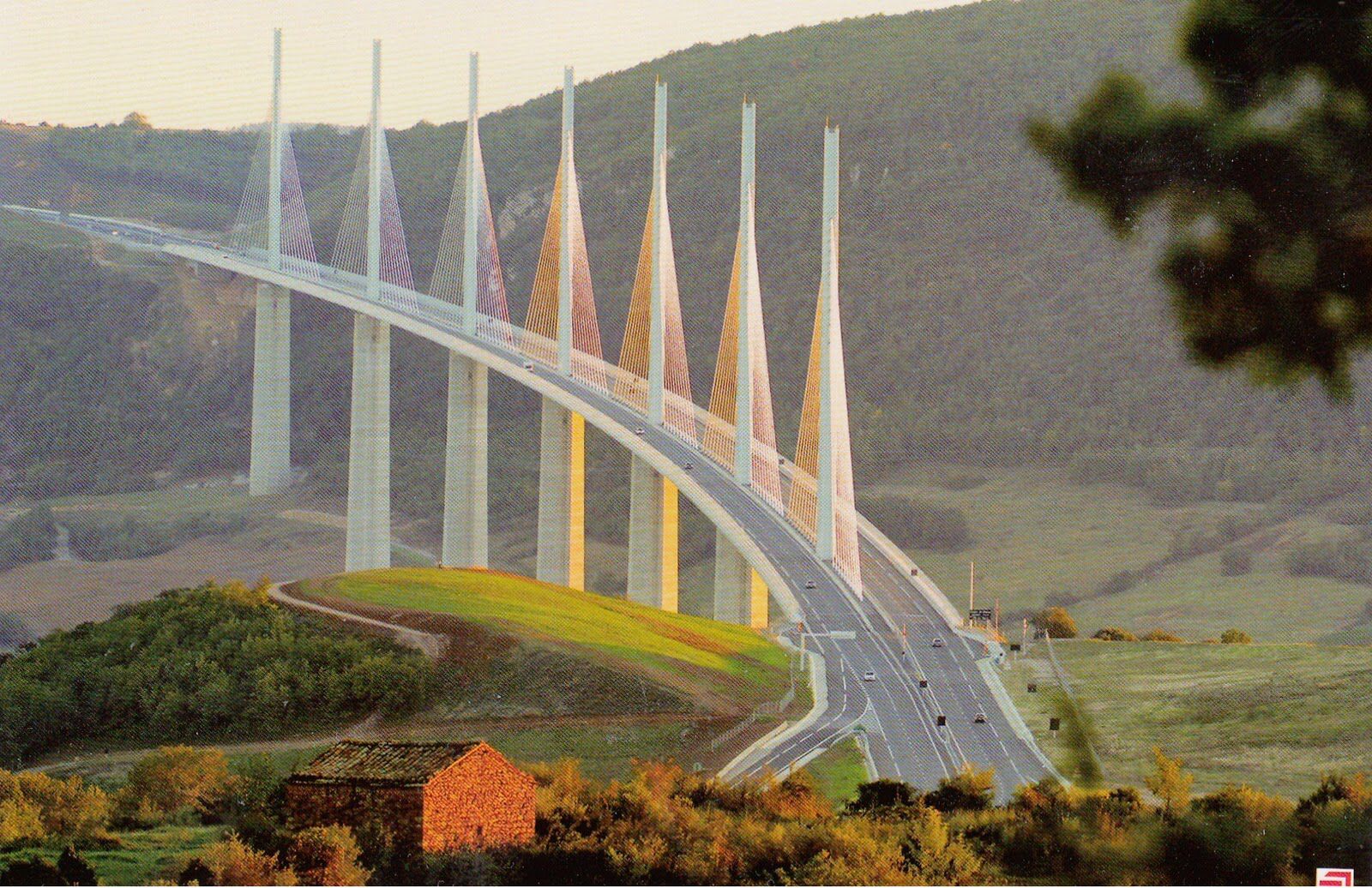 https://mdw-travel-data-us-east-1.s3.amazonaws.com/img/country/France/Millau-Viaduct/img_01.jpg