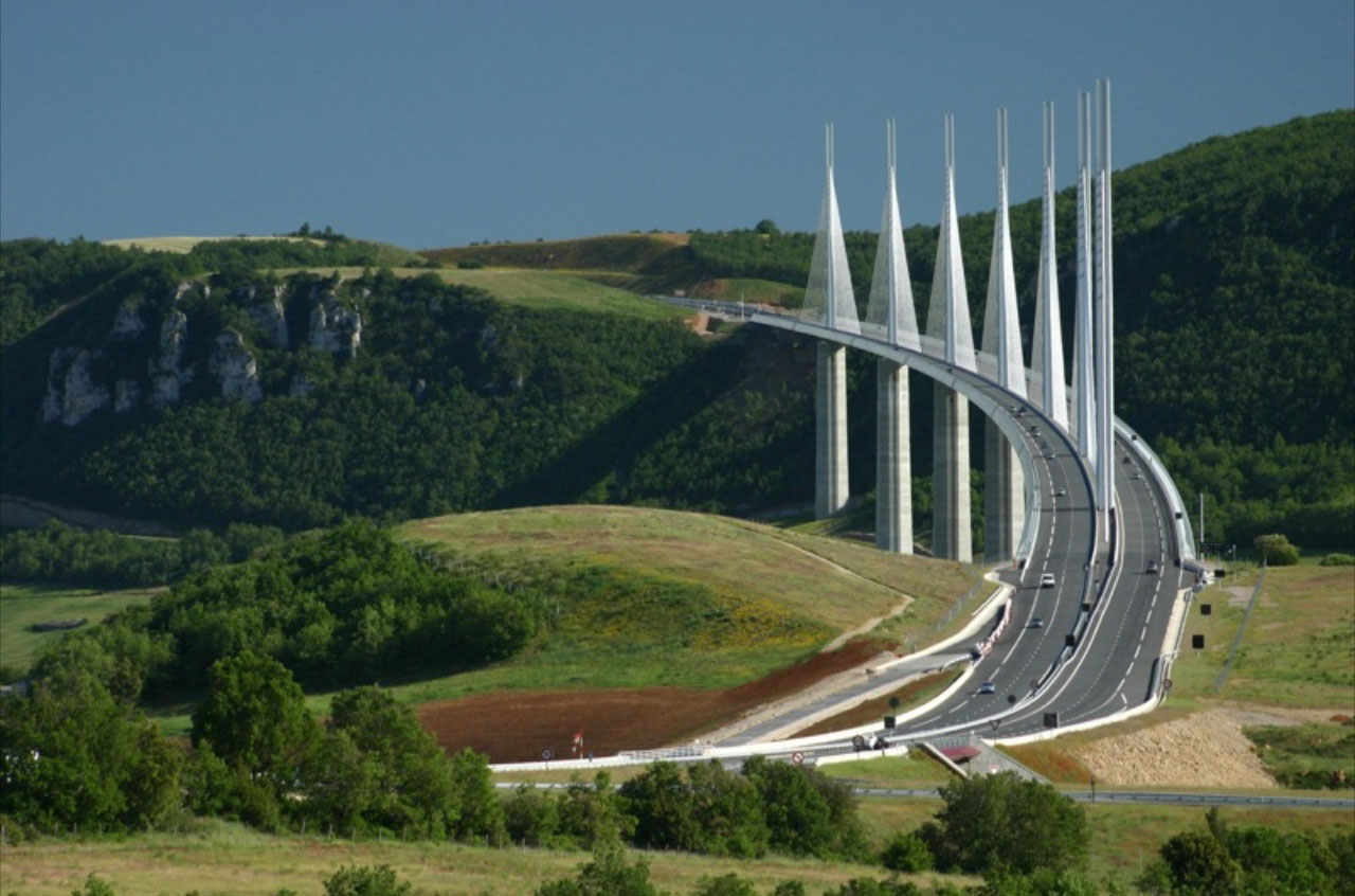 https://mdw-travel-data-us-east-1.s3.amazonaws.com/img/country/France/Millau-Viaduct/img_02.jpg