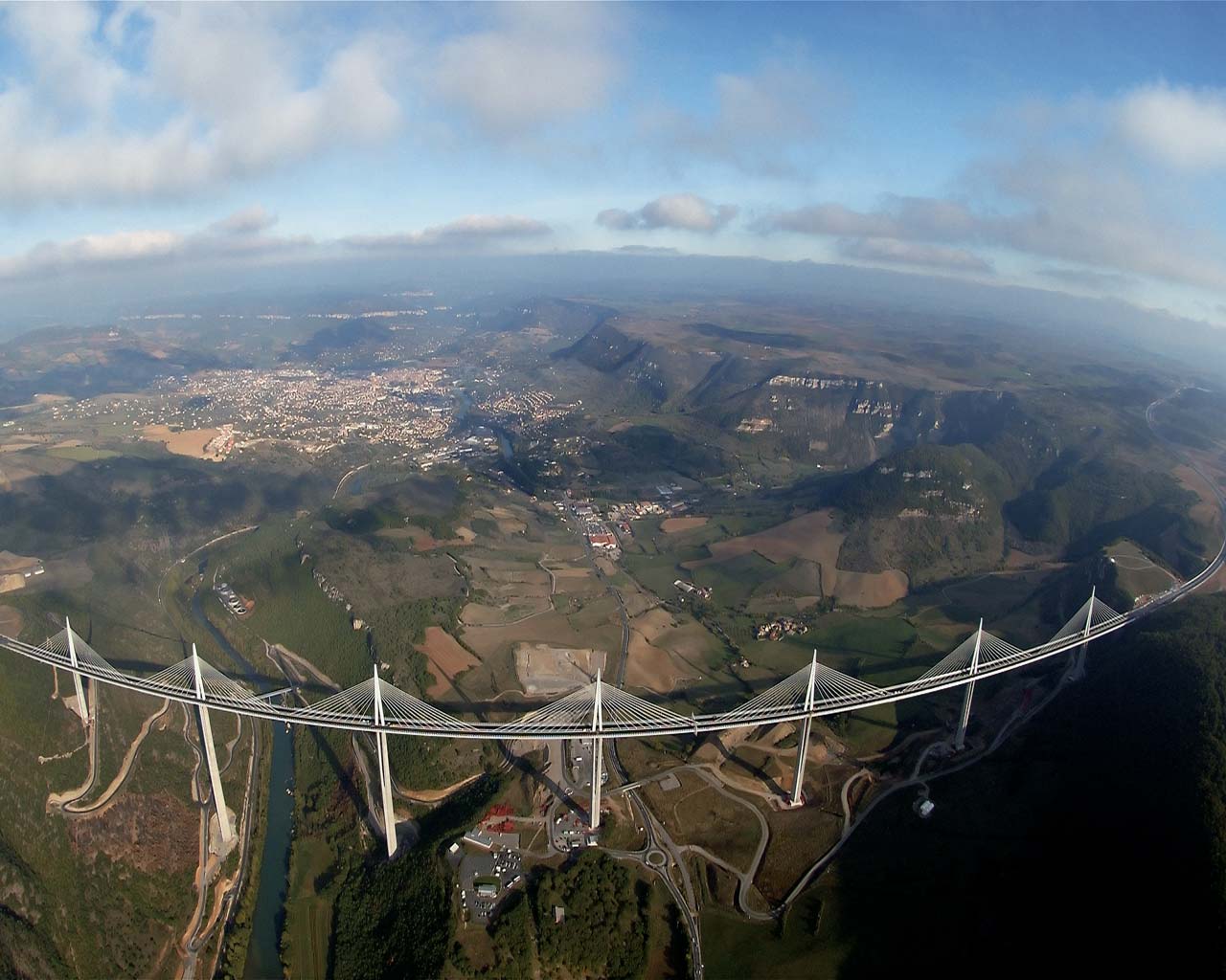 https://mdw-travel-data-us-east-1.s3.amazonaws.com/img/country/France/Millau-Viaduct/img_03.jpg