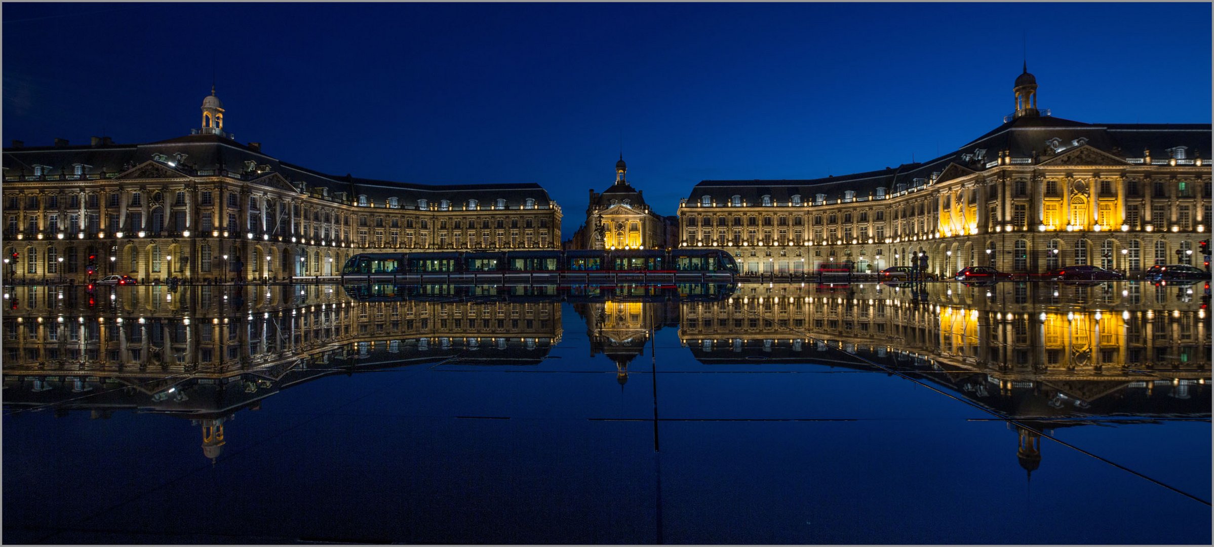 https://mdw-travel-data-us-east-1.s3.amazonaws.com/img/country/France/Miroir-deau/img_02.jpg