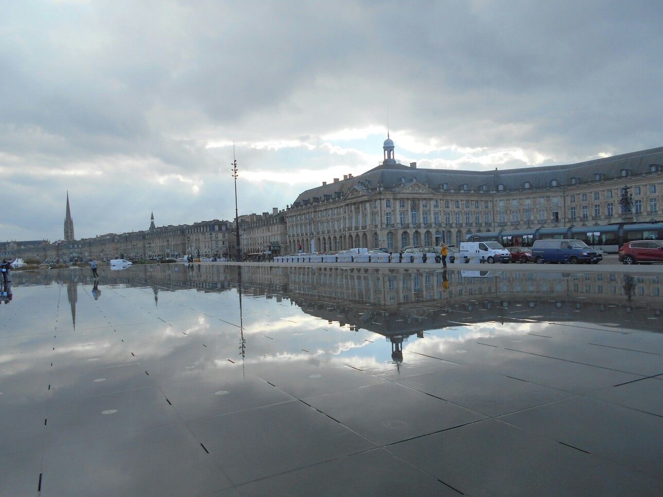 https://mdw-travel-data-us-east-1.s3.amazonaws.com/img/country/France/Miroir-deau/img_03.jpg