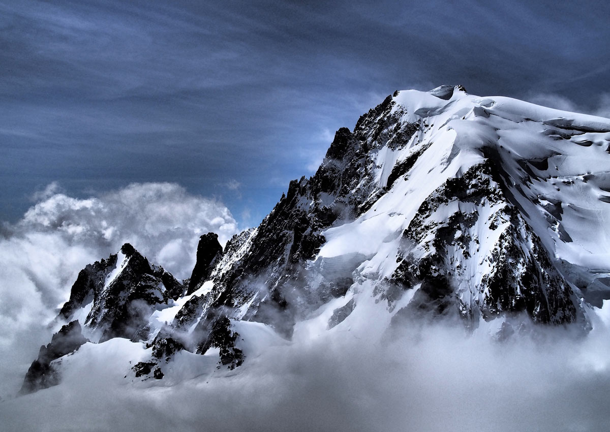 https://mdw-travel-data-us-east-1.s3.amazonaws.com/img/country/France/Mont-Blanc/img_01.jpg