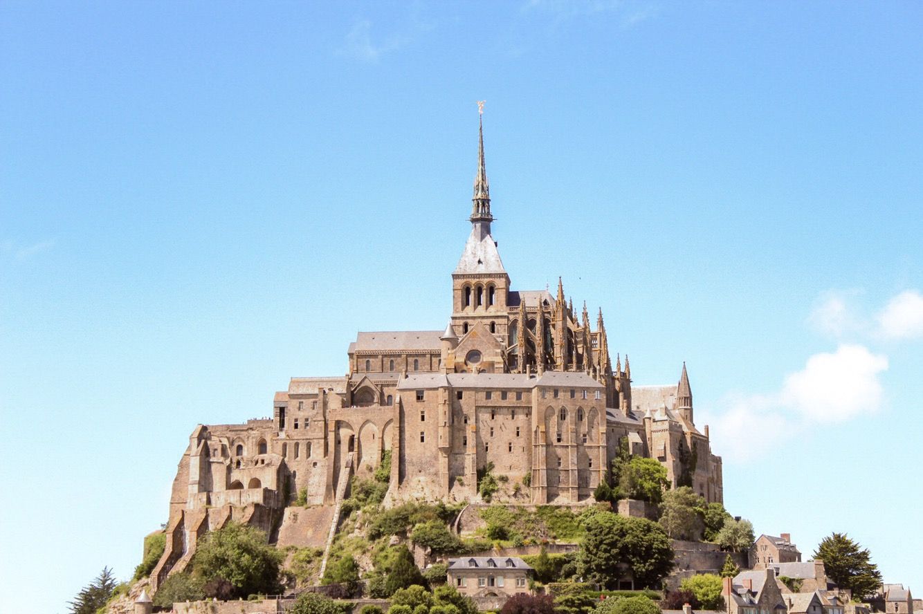 https://mdw-travel-data-us-east-1.s3.amazonaws.com/img/country/France/Mont-Saint-Michel/img_01.jpg