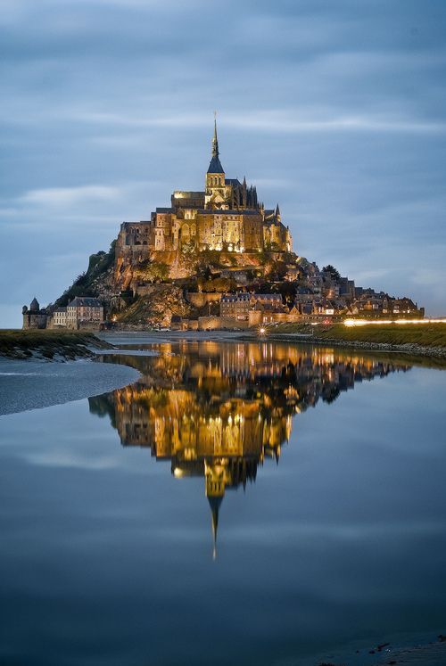 https://mdw-travel-data-us-east-1.s3.amazonaws.com/img/country/France/Mont-Saint-Michel/img_03.jpg