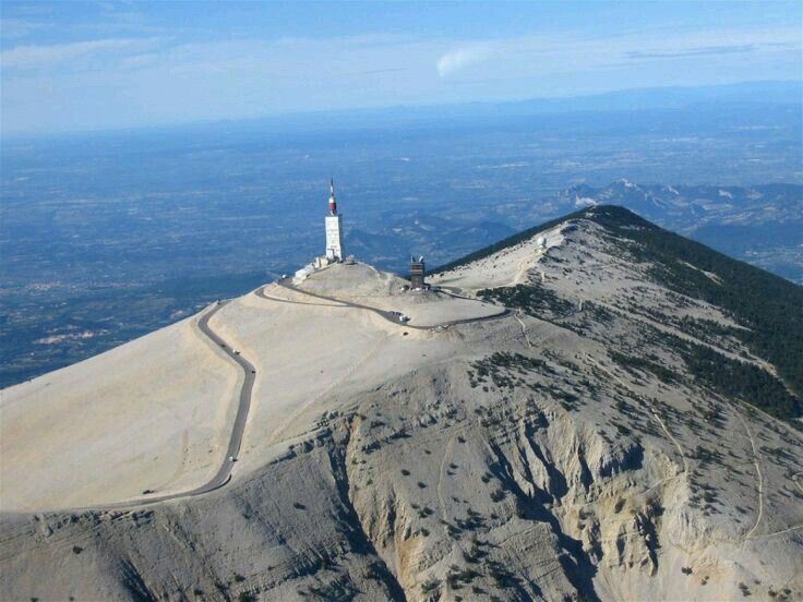 https://mdw-travel-data-us-east-1.s3.amazonaws.com/img/country/France/Mont-Ventoux/img_03.jpg