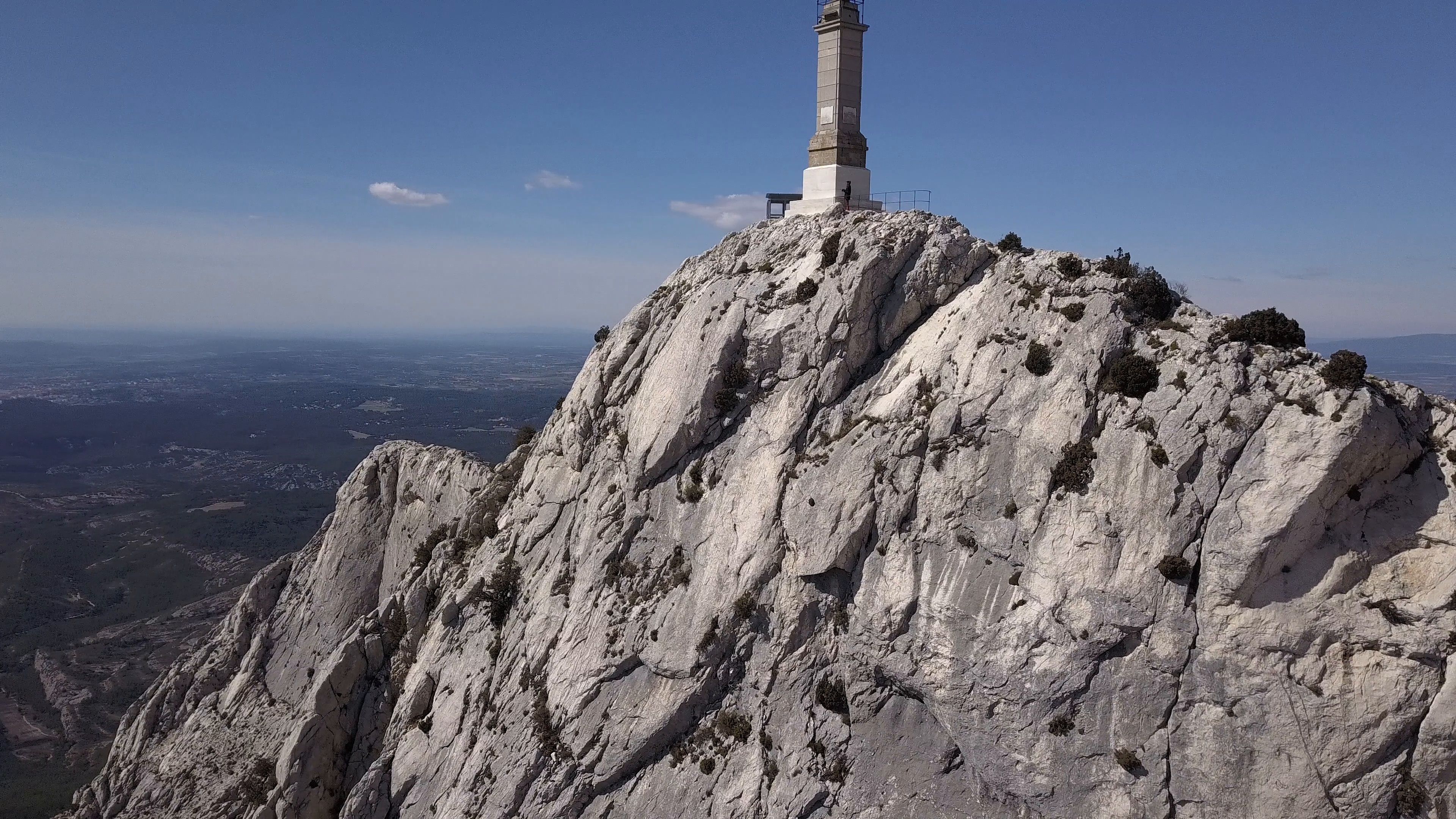 https://mdw-travel-data-us-east-1.s3.amazonaws.com/img/country/France/Montagne-Sainte-Victoire/img_04.jpg