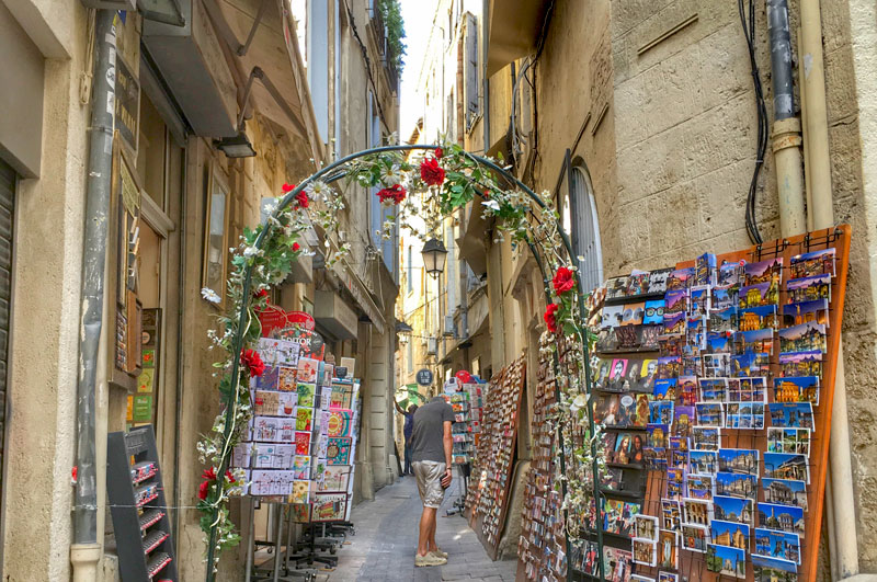 https://mdw-travel-data-us-east-1.s3.amazonaws.com/img/country/France/Montpellier-Old-Town/img_03.jpg